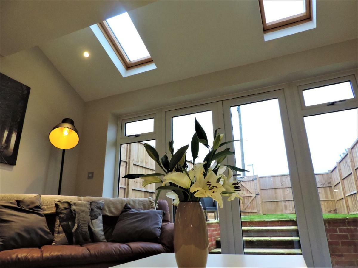 3 Bed Farnborough Air Accommodation Exteriör bild