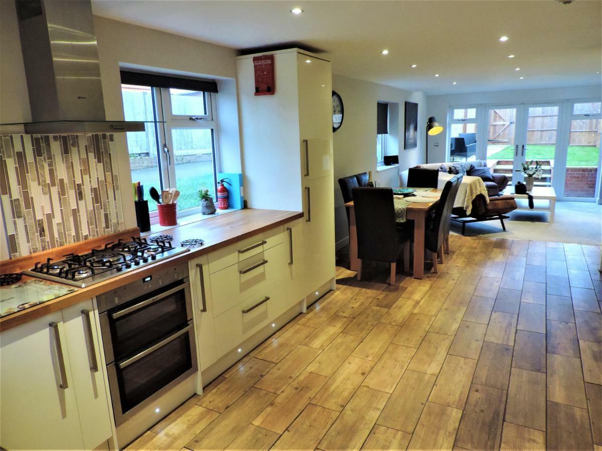 3 Bed Farnborough Air Accommodation Exteriör bild