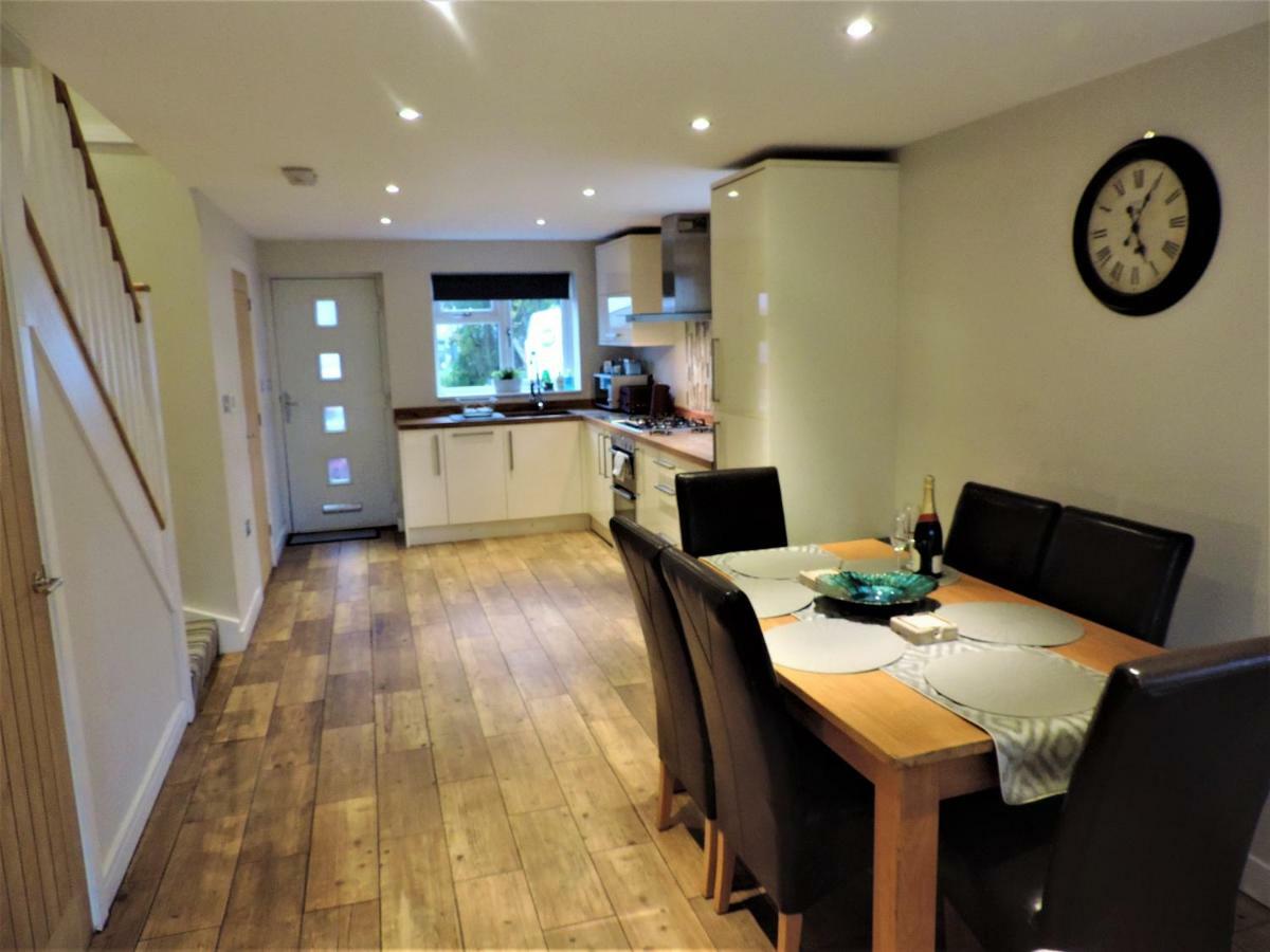 3 Bed Farnborough Air Accommodation Exteriör bild